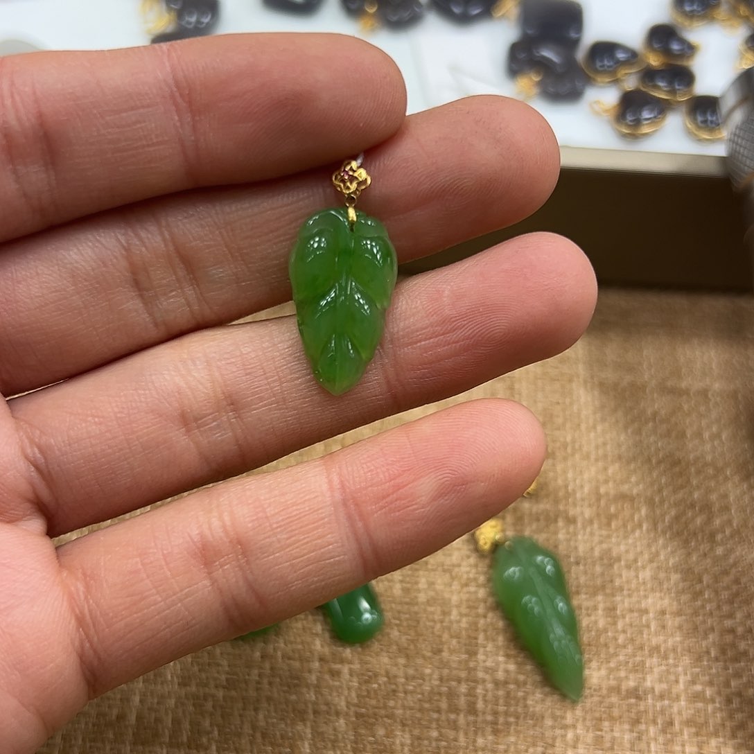 和田玉颈饰颜色多样性发货拍一发一18K金镶嵌1*