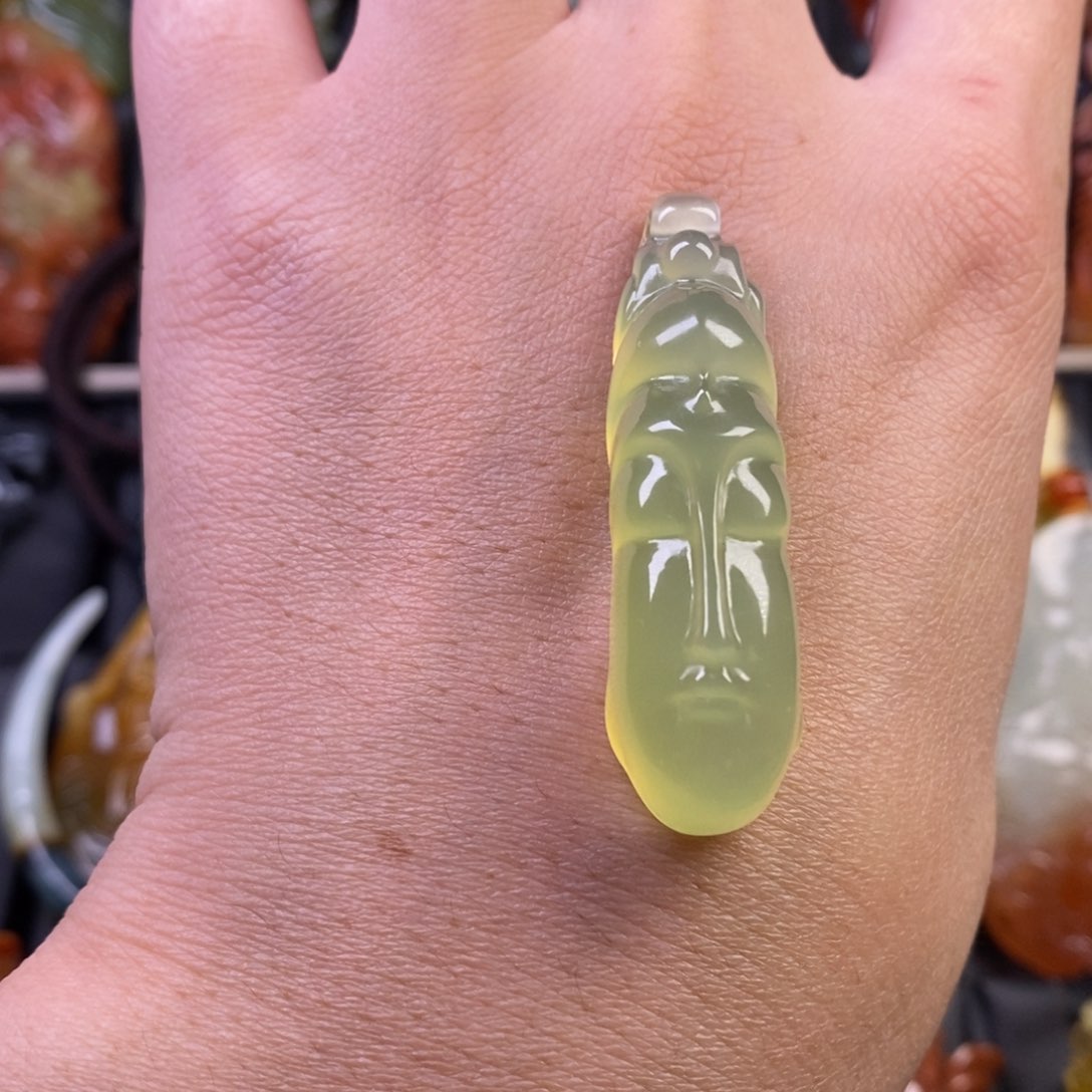 蛇纹石玉颈饰合金