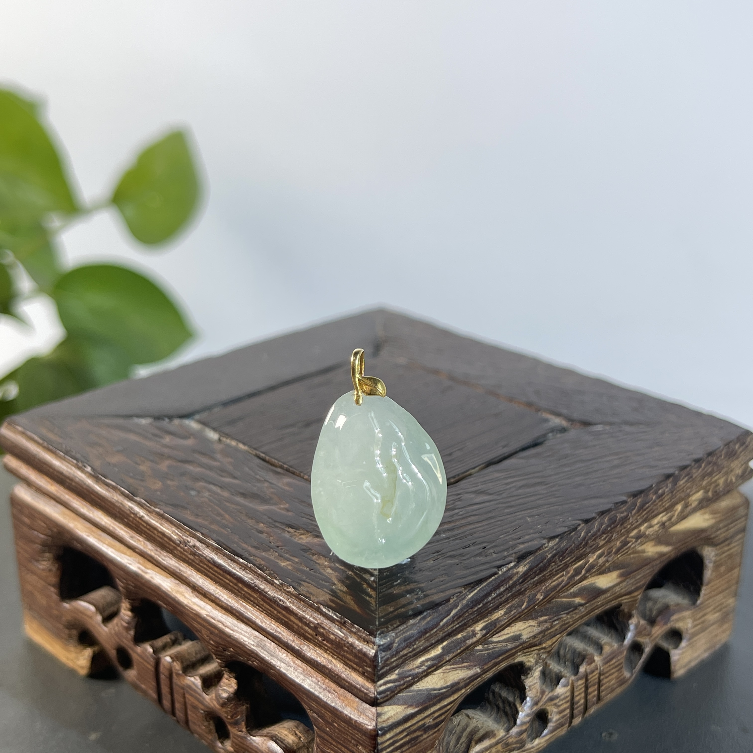 JXB26-20  18K扣头精品天然翡翠A货原石吊坠