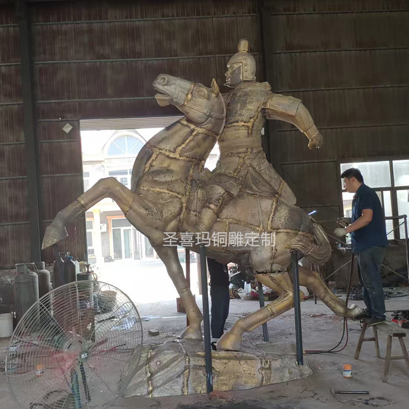 大型铸铜马雕像 户外公园景观雕塑 古代将军骑马铜雕可来图定做