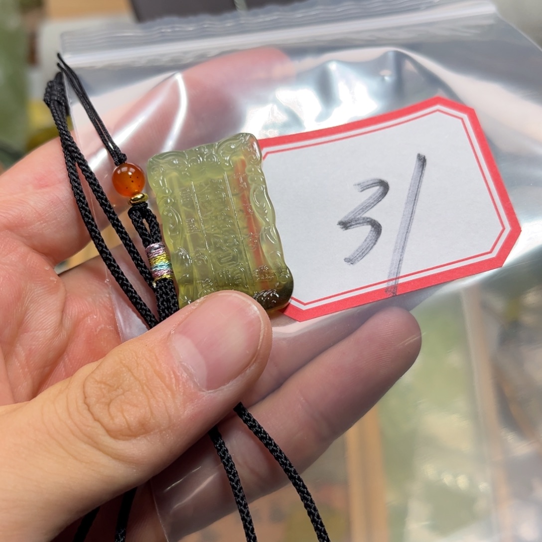我***岸合金蛇纹石玉颈饰