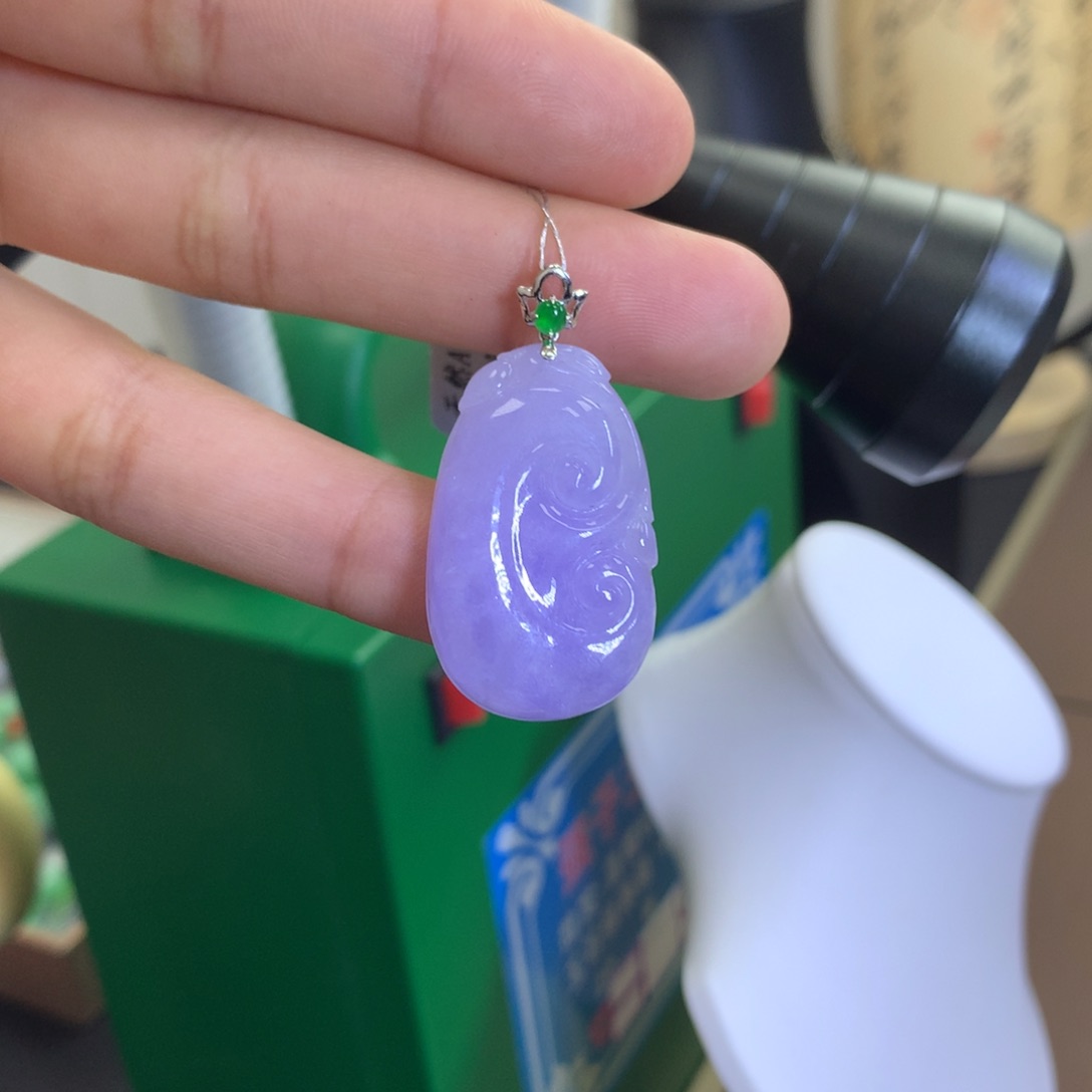 翡翠颈饰18K金镶嵌翡翠