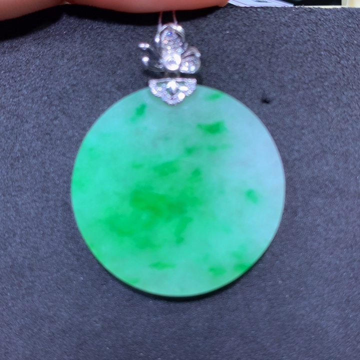 翡翠18K金镶嵌颈饰翡翠