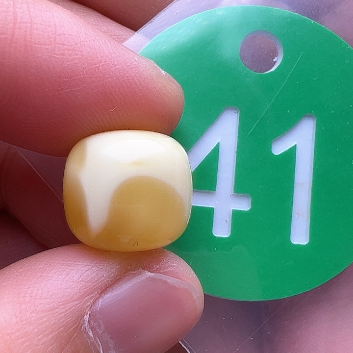 蜜蜡裸石未镶嵌微瑕12.5m m