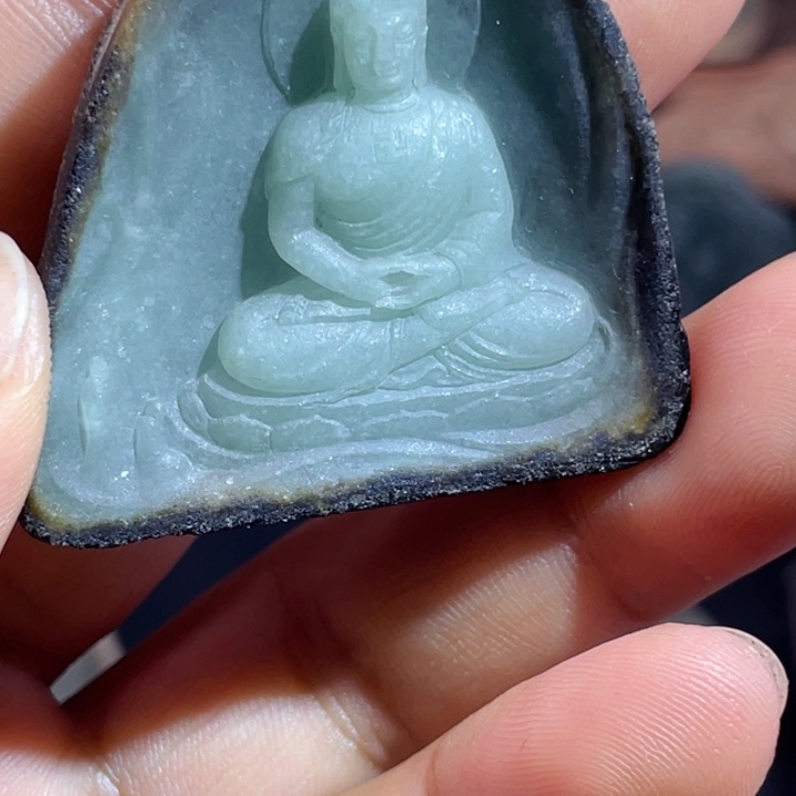 翡翠未镶嵌颈饰翡翠大日如来