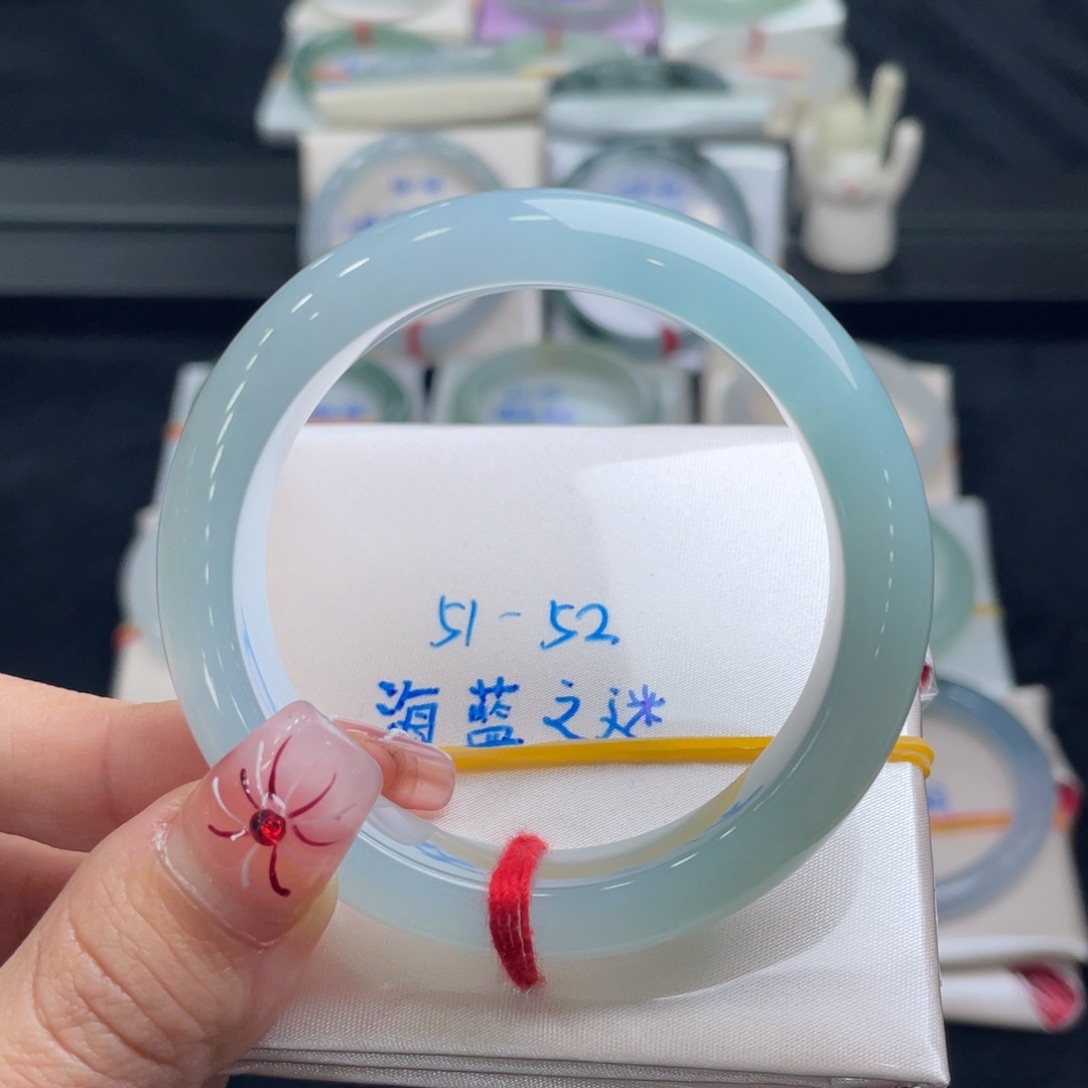 翡翠手镯未镶嵌翡翠手镯