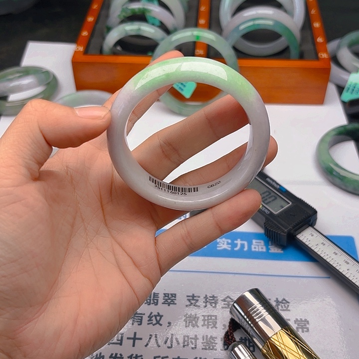 翡翠未镶嵌手镯5657. 52