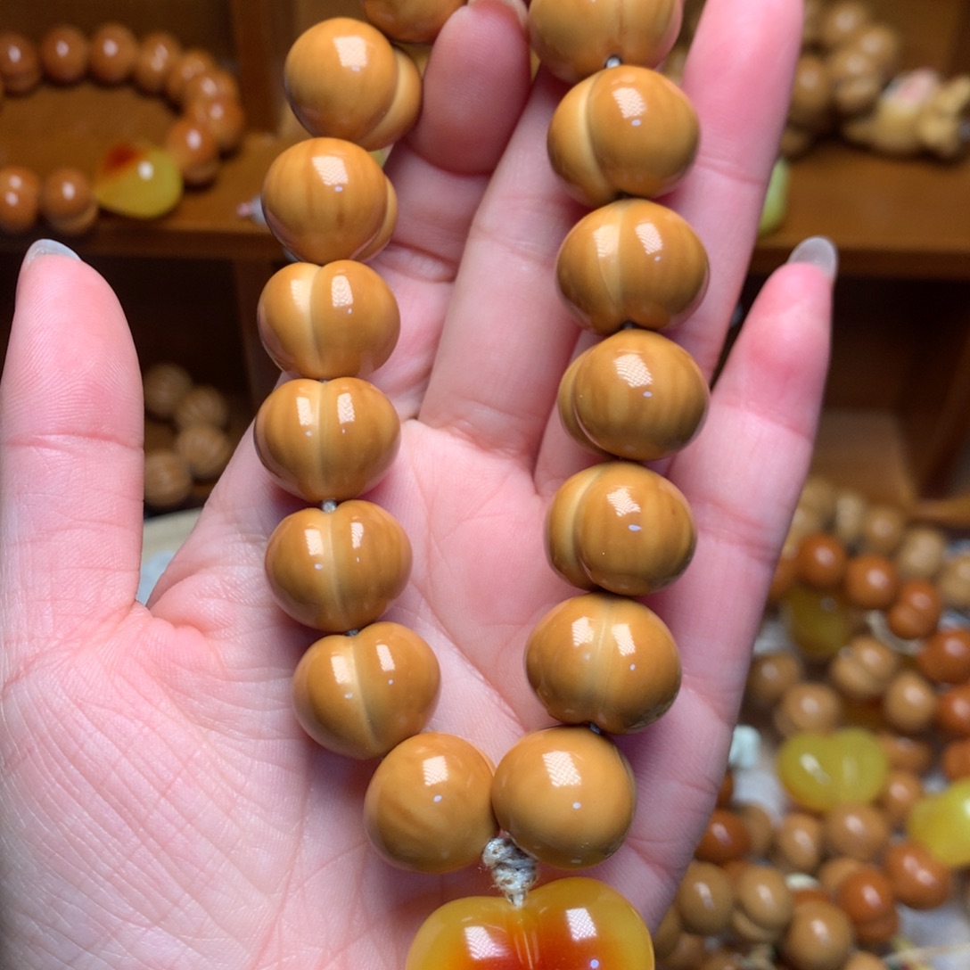 猴头核桃把件16高定屁桃手持爱心