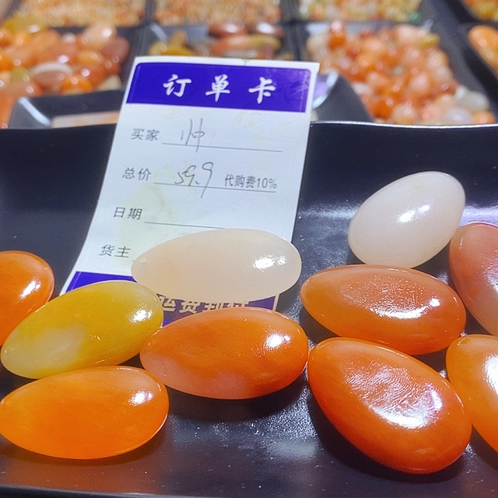 帅***姐新疆金丝玉吊坠项链