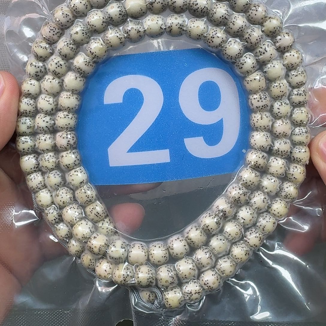 吊坠星月菩提98石玉脖挂。  29