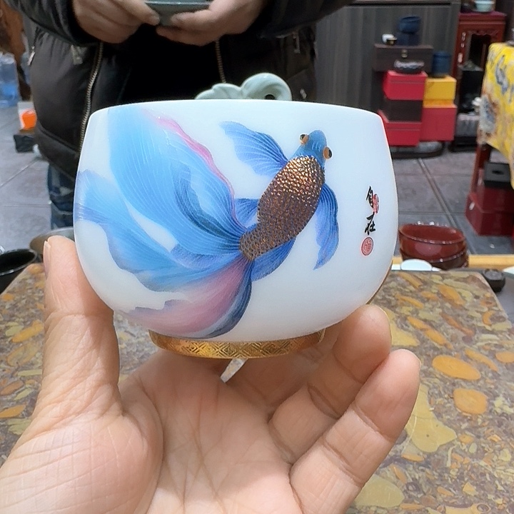 品茗杯一个，瓷。。。品茗