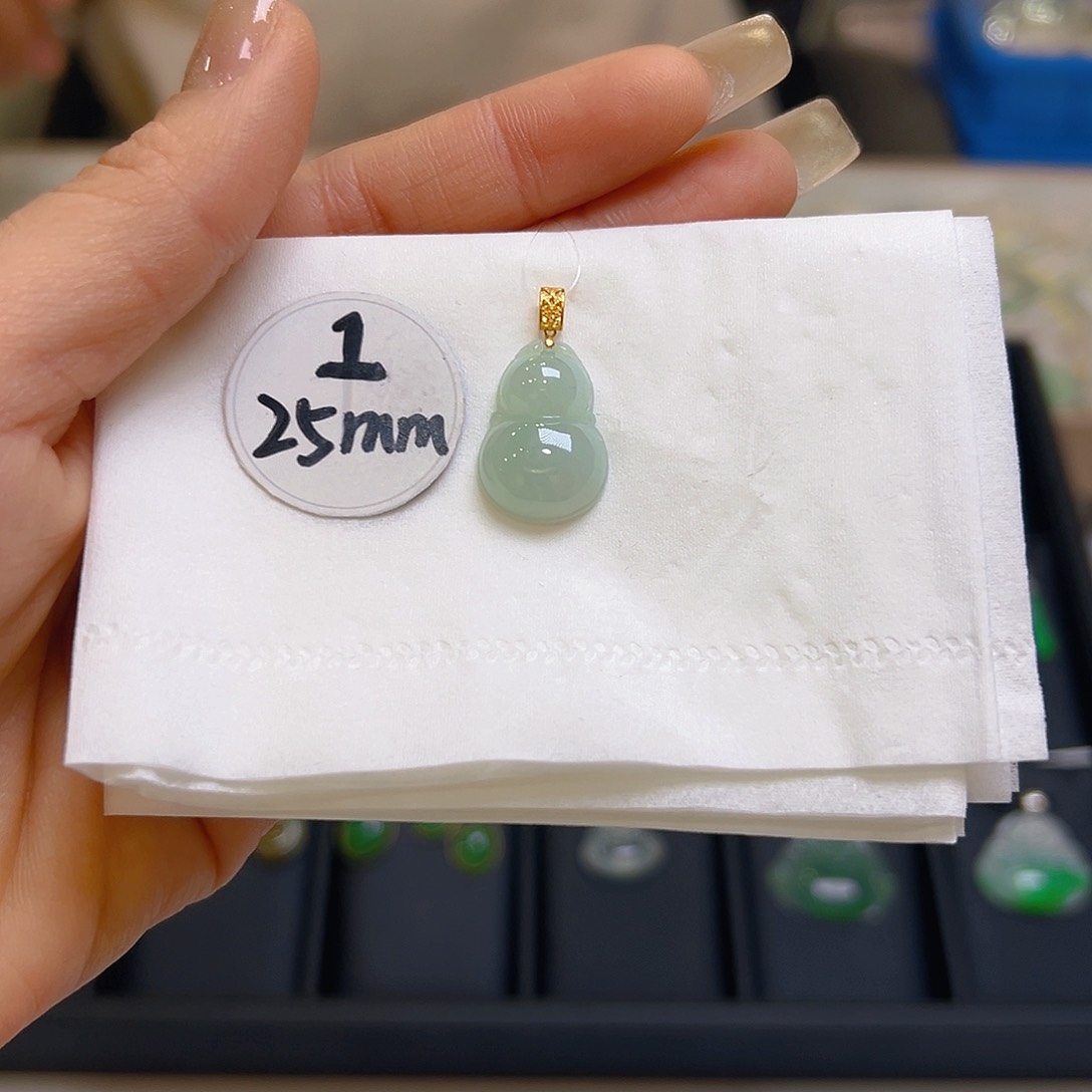 翡翠颈饰18K金镶嵌翡翠