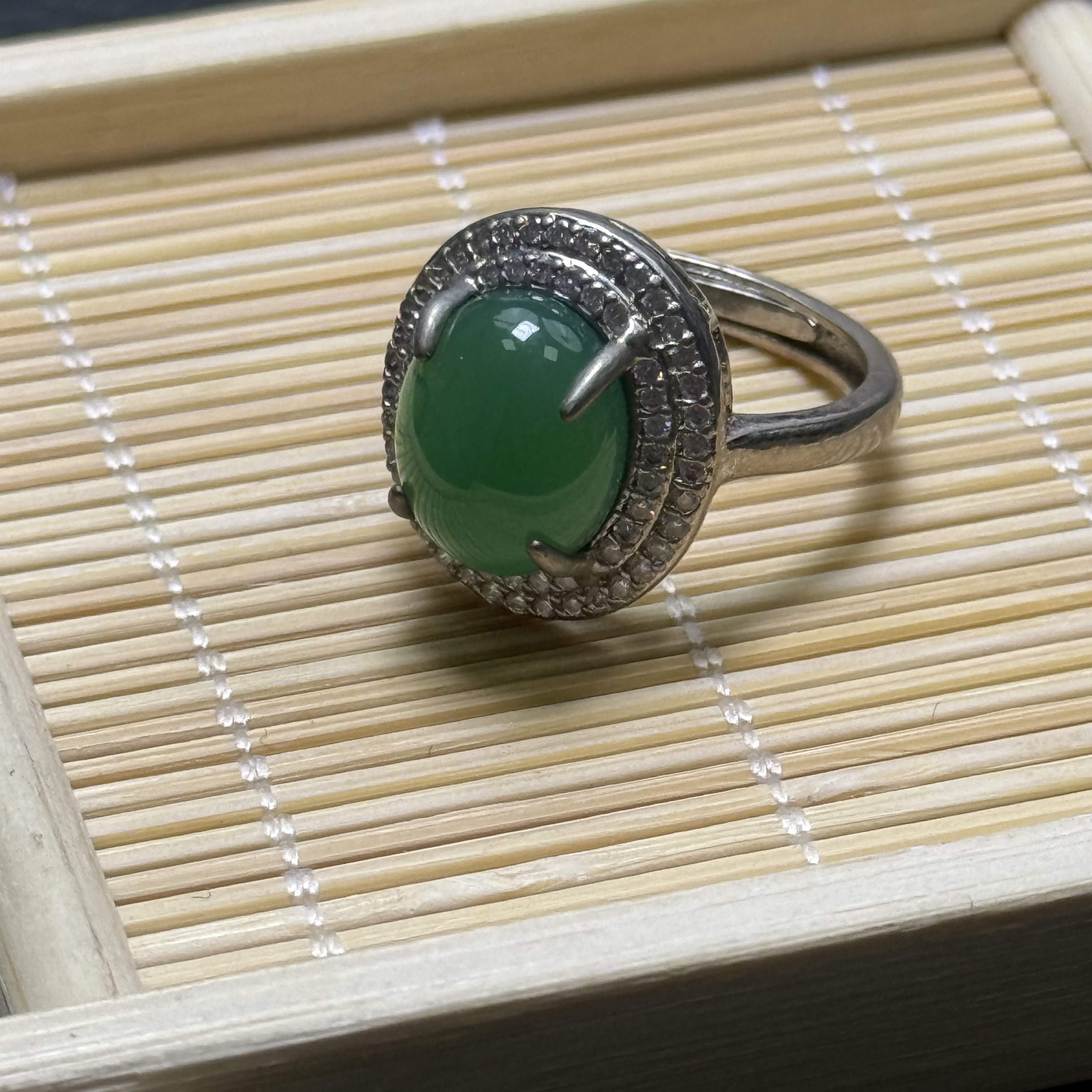 甄选帝王之相鸽子蛋戒指 106