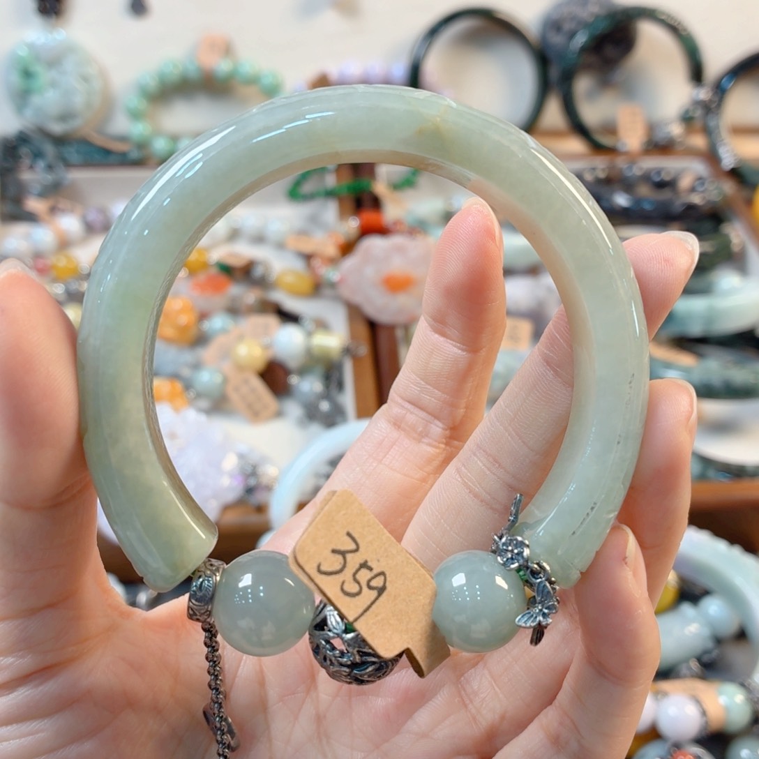 静****翡翠未镶嵌颈饰手串