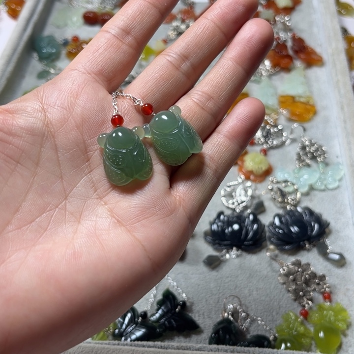 蛇纹石玉合金耳饰