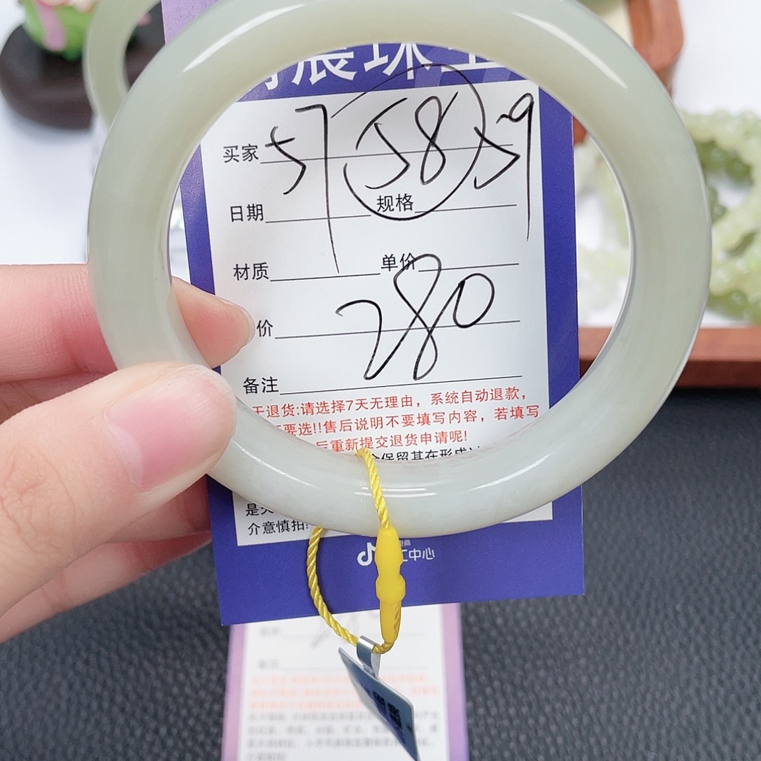 和田玉未镶嵌手镯