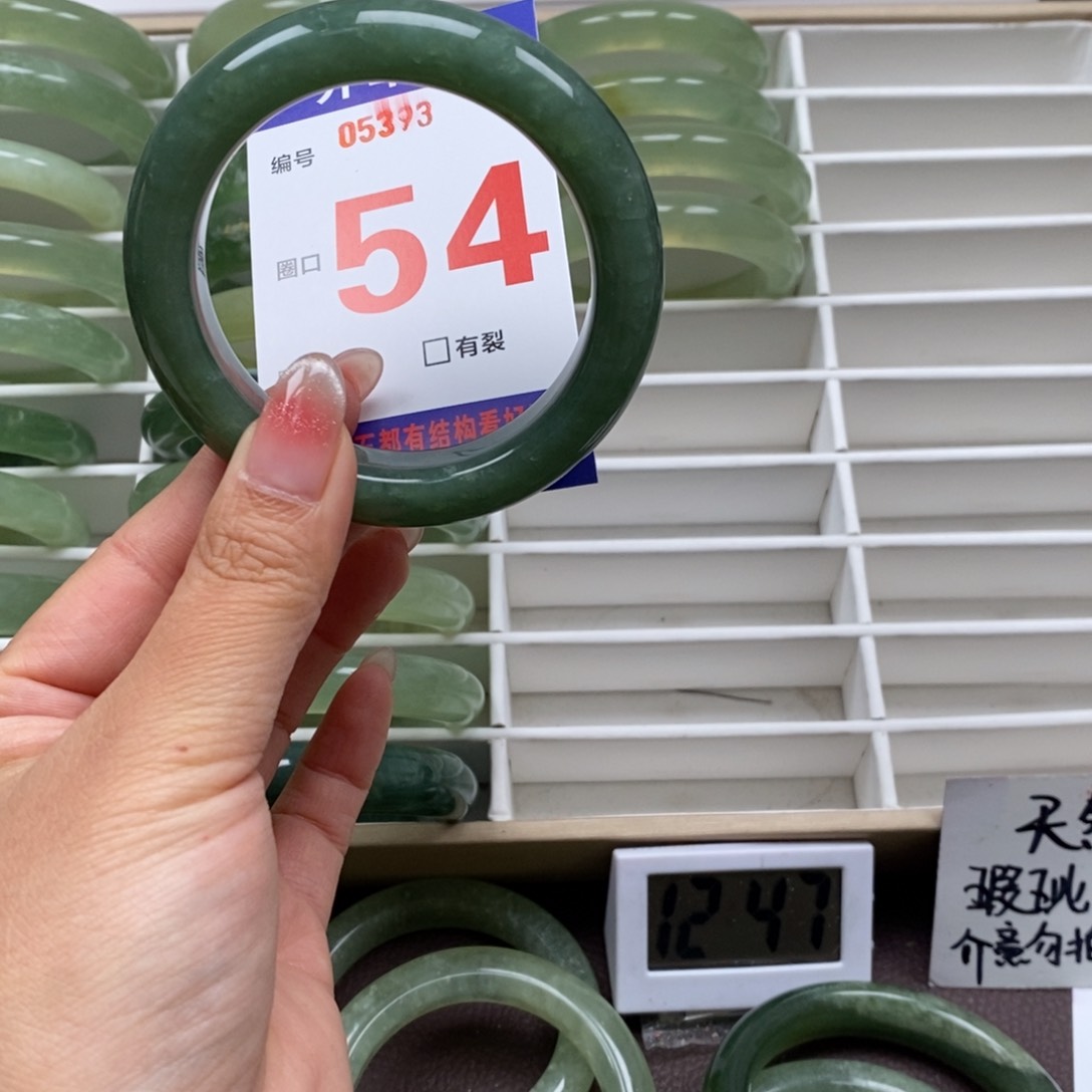 岫玉手镯未镶嵌我