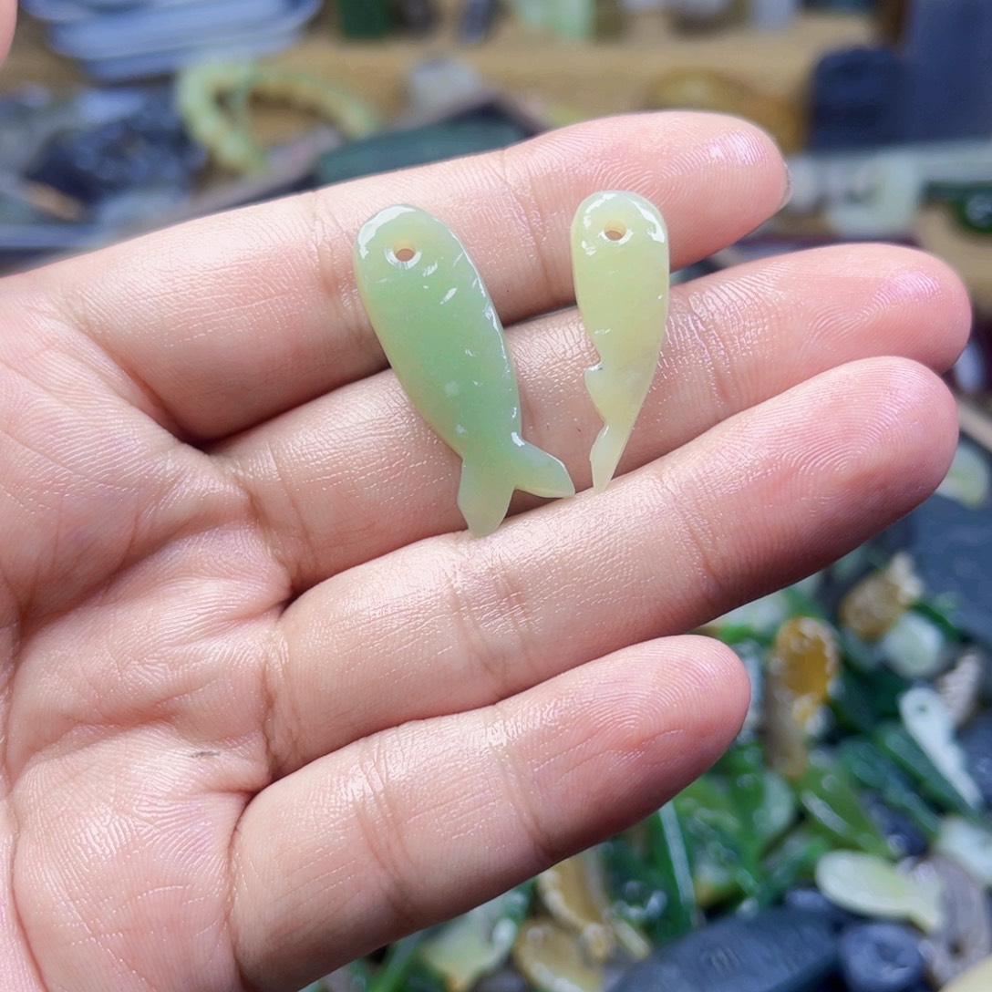 ～****和田玉未镶嵌颈饰