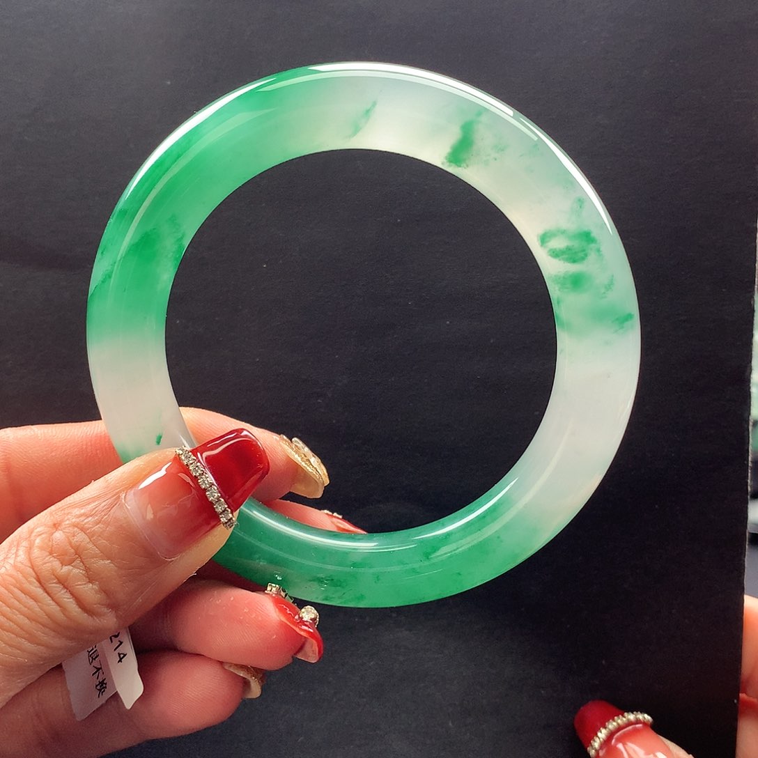 【闪购商品】石英质玉手镯未镶嵌静*