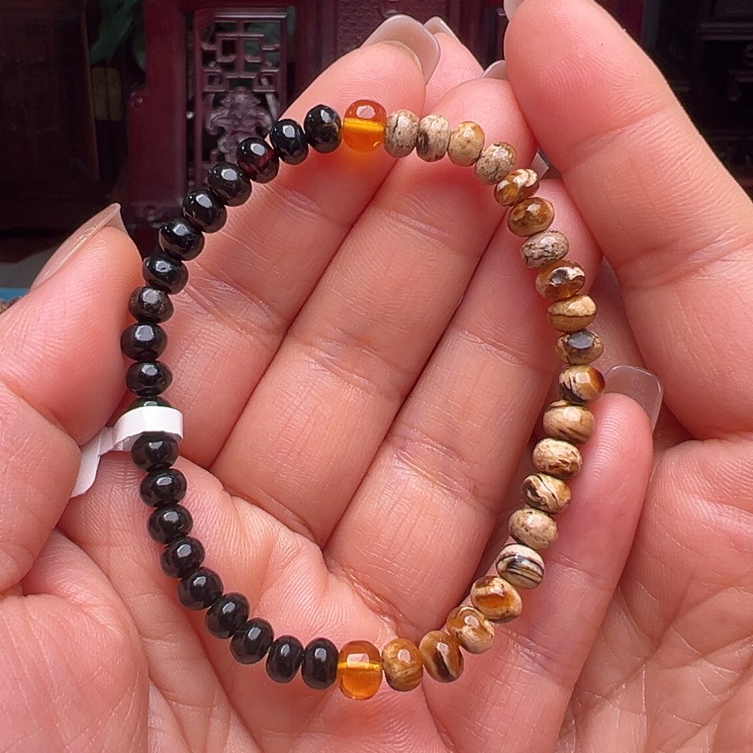 琥珀颈饰未镶嵌抚顺琥珀30457-3。