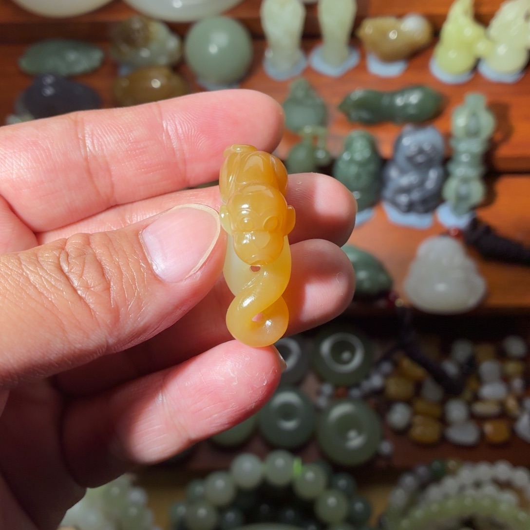 神***舞和田玉未镶嵌吊坠(不含链)
