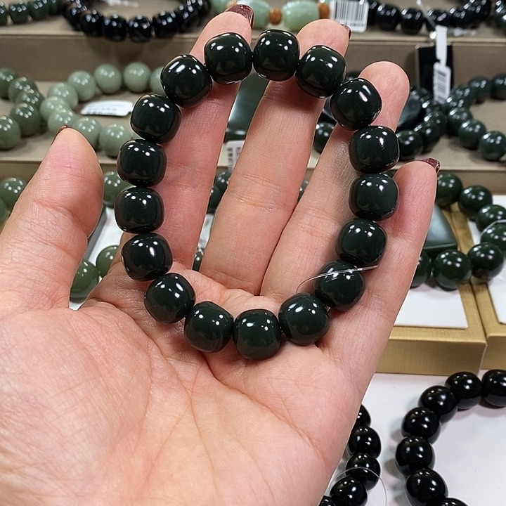 和田玉颈饰未镶嵌横**舒