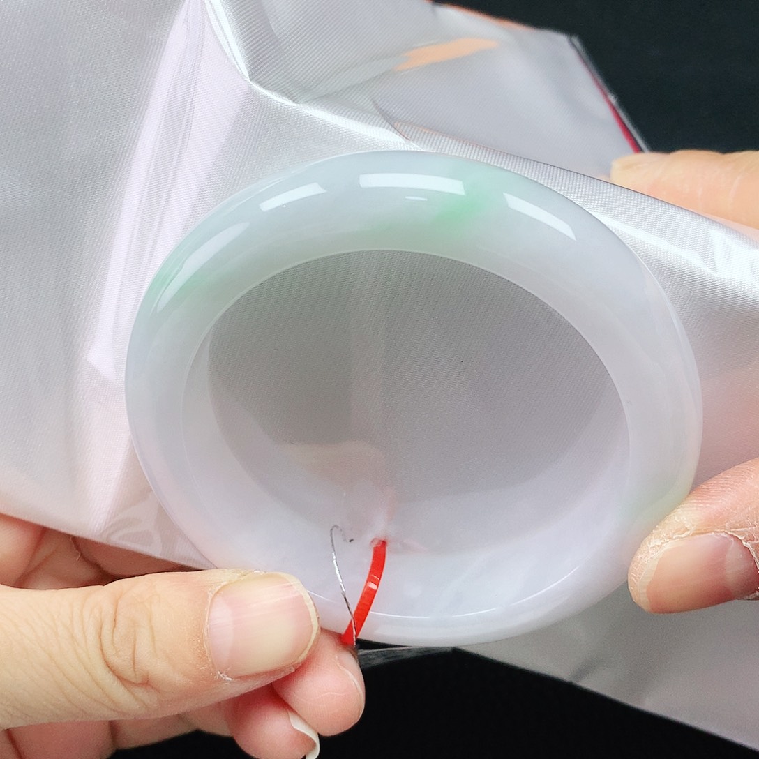 翡翠手镯未镶嵌56圈