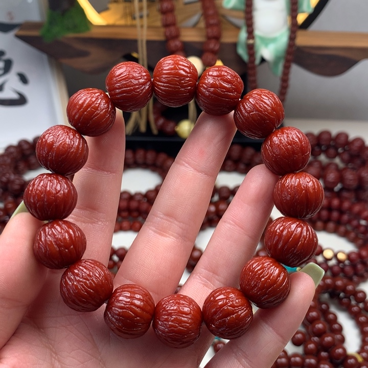 猴头核桃吊坠凤羽