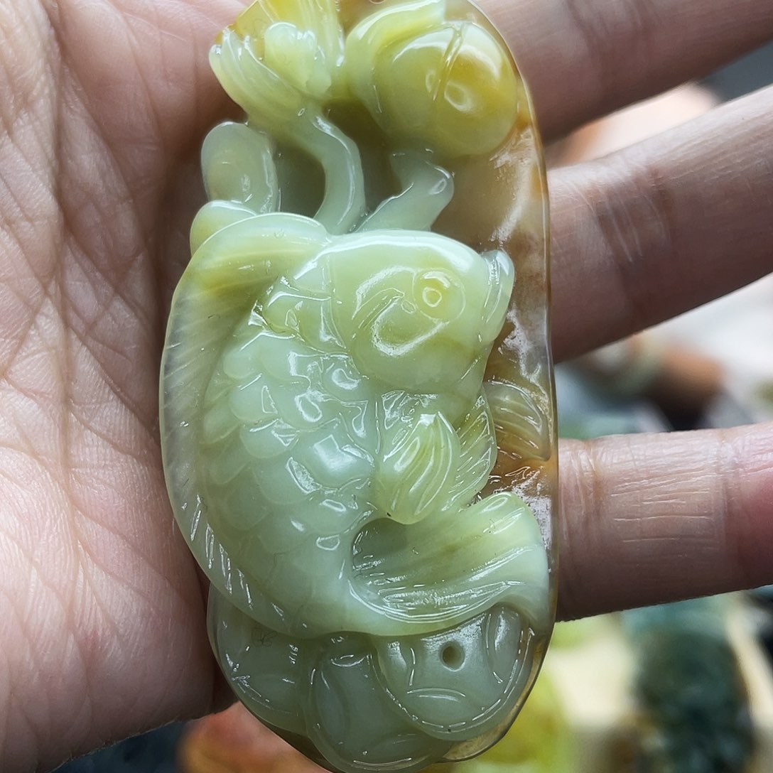 蛇纹石玉颈饰未镶嵌