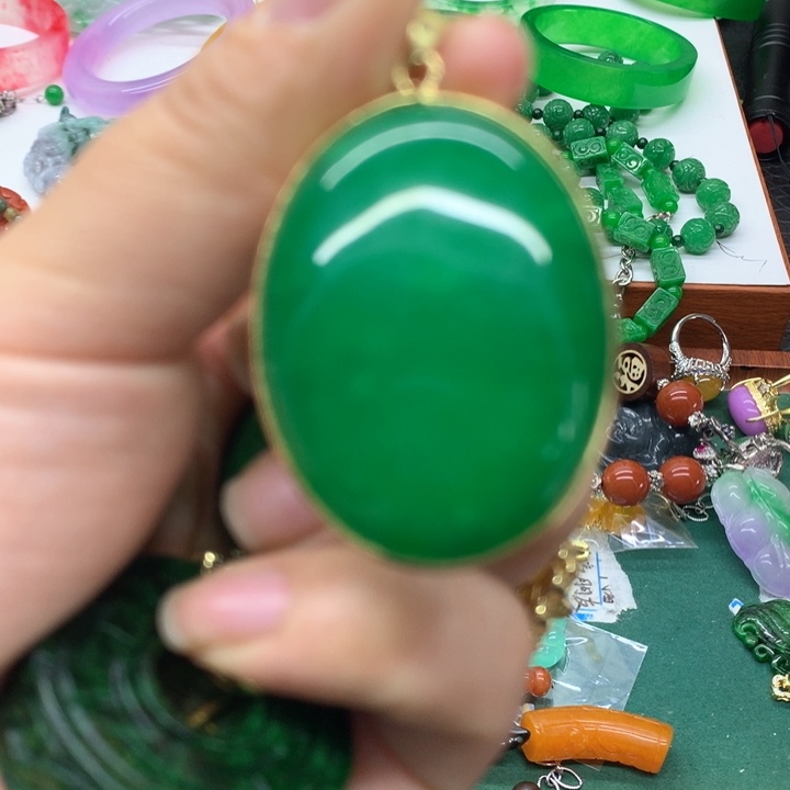 颈饰未镶嵌翡翠吊坠