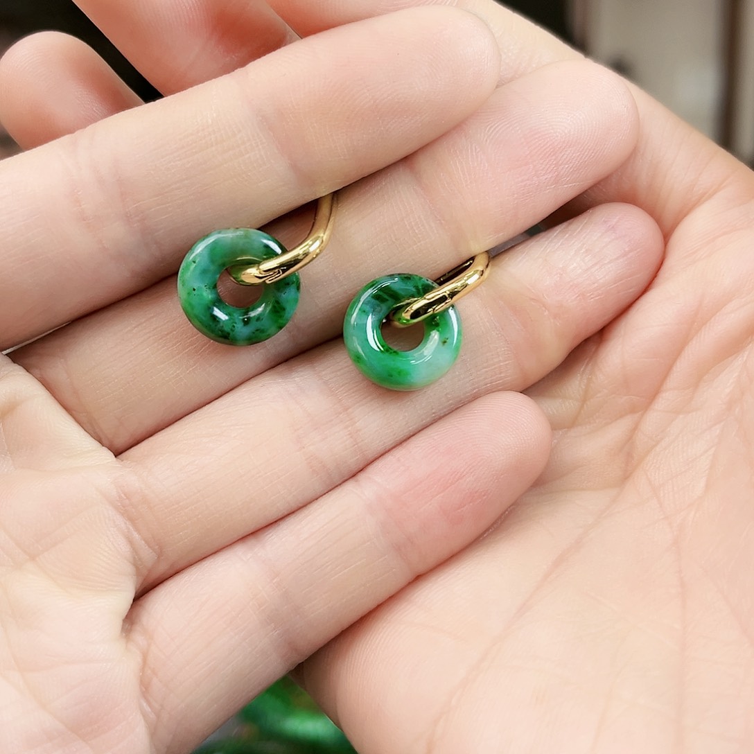 翡翠颈饰未镶嵌耳饰多样性