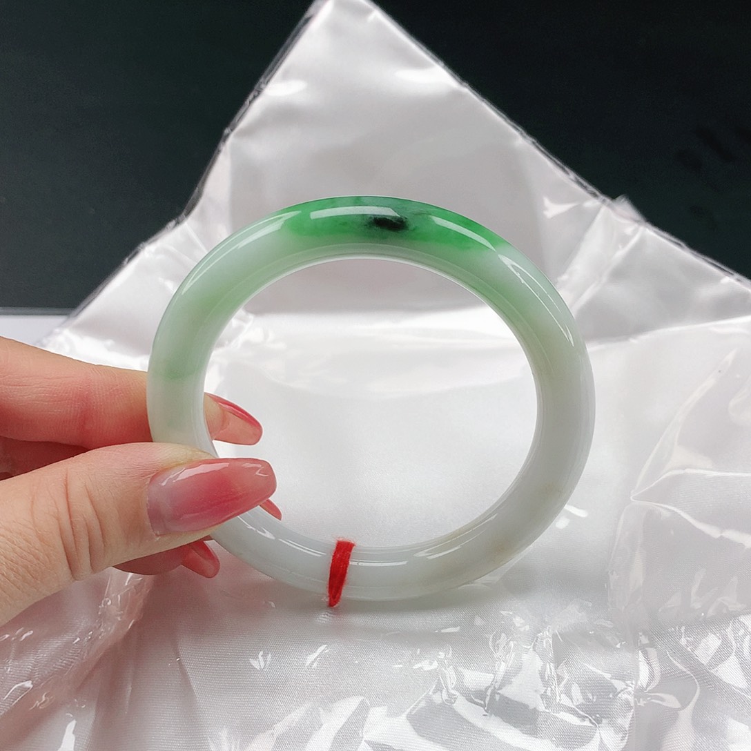 翡翠手镯未镶嵌翡翠070