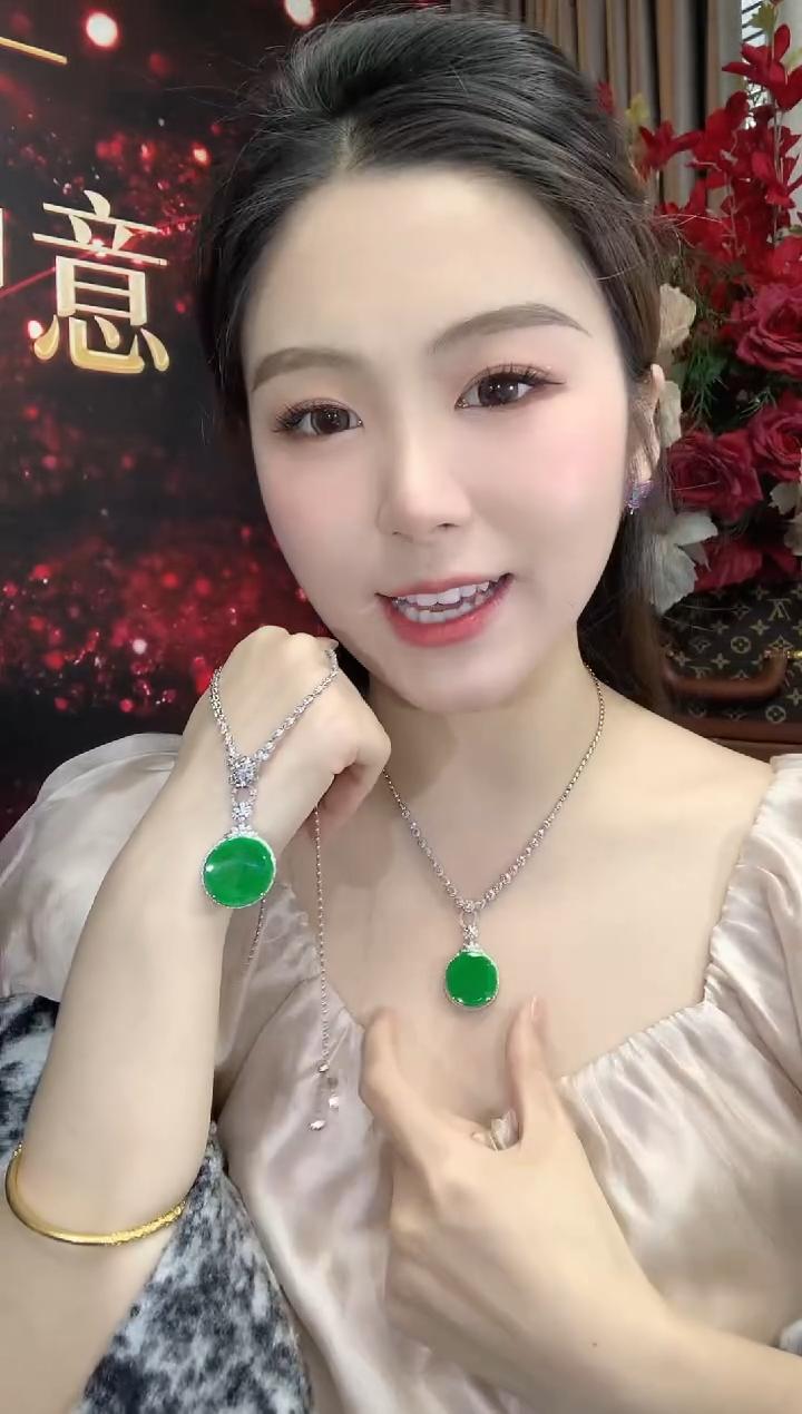 【云中意】-18K金 翡翠圆牌吊坠PYD（不含链) - 多样性发货一件