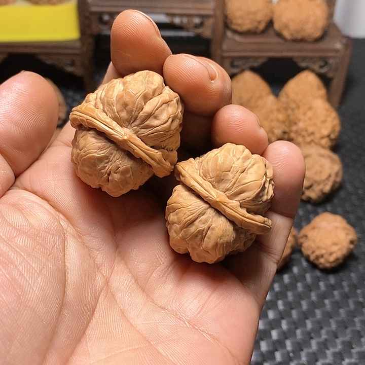 文玩核桃吊坠35尺，蛤蟆头