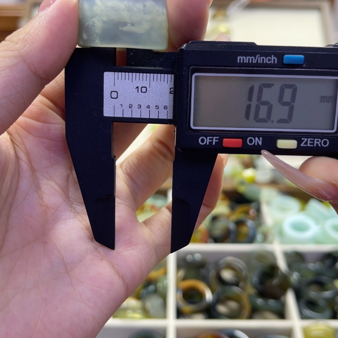 蛇纹石玉未镶嵌手镯75