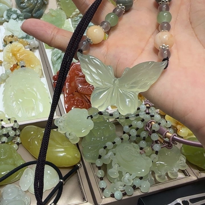 蛇纹石玉吊坠未镶嵌