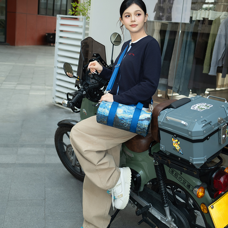 LOQI时尚单肩斜挎包旅行袋行李袋防水游泳健身包mini星空旅行包