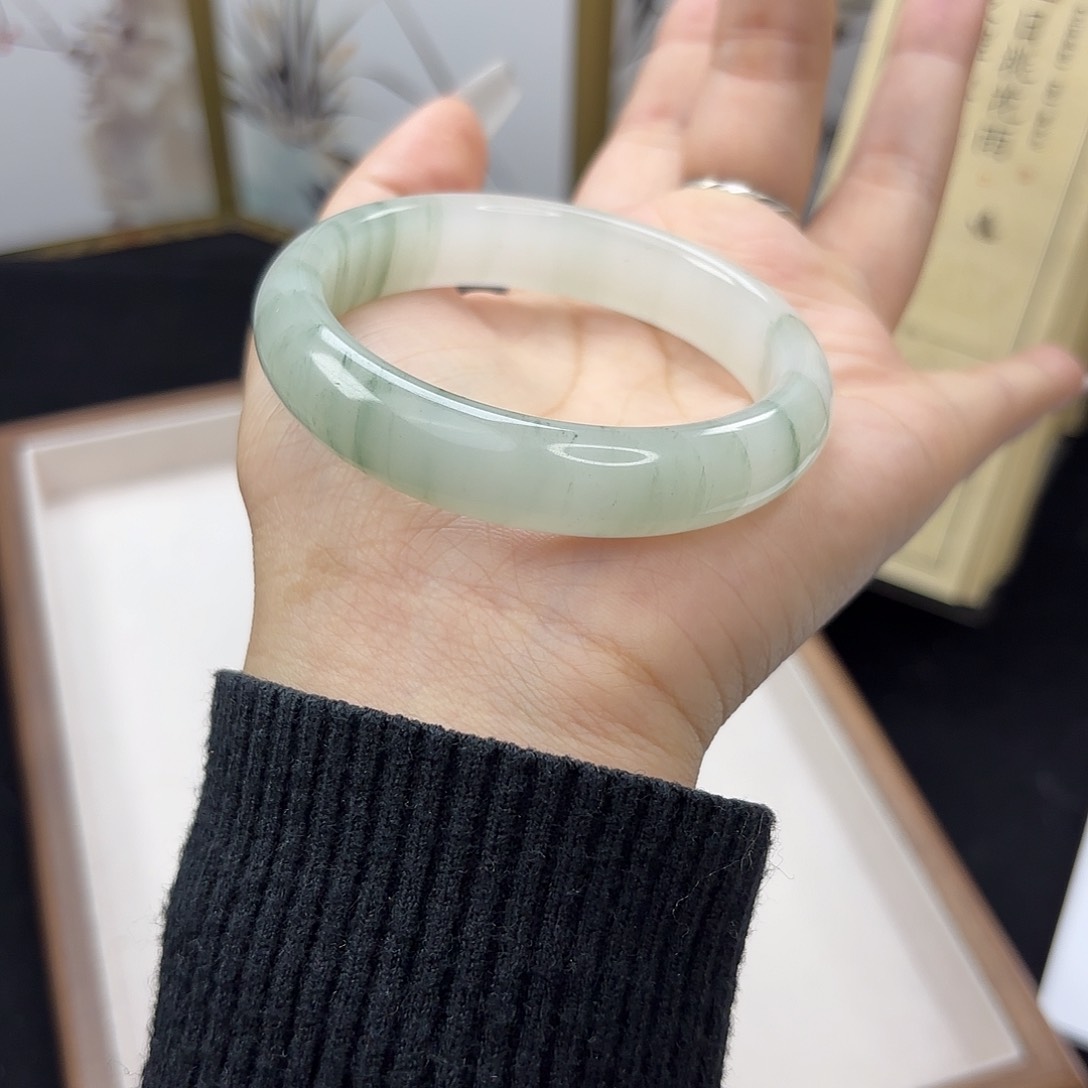 石英质玉手镯未镶嵌不****?