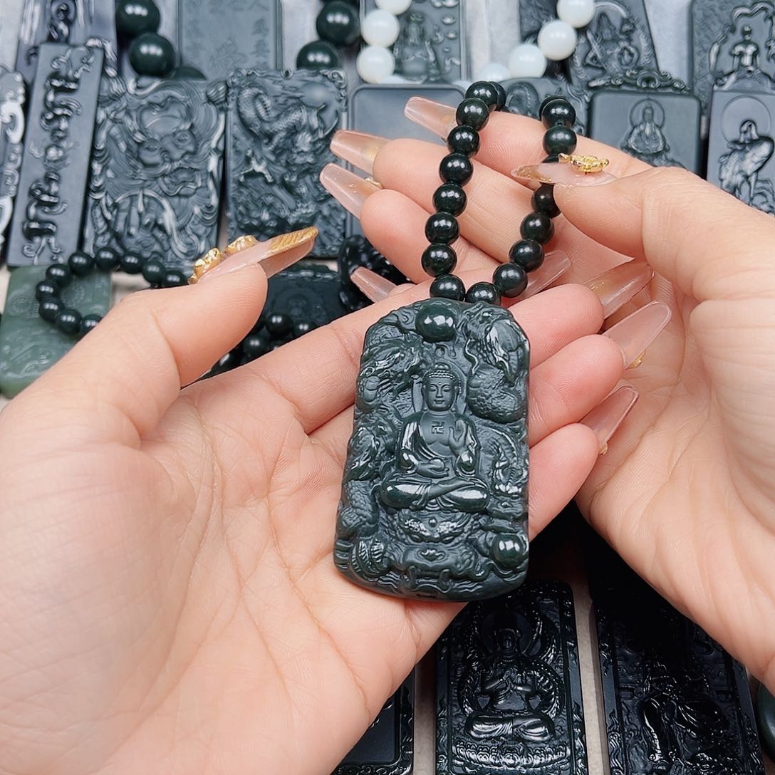 和田玉颈饰未镶嵌稳****！