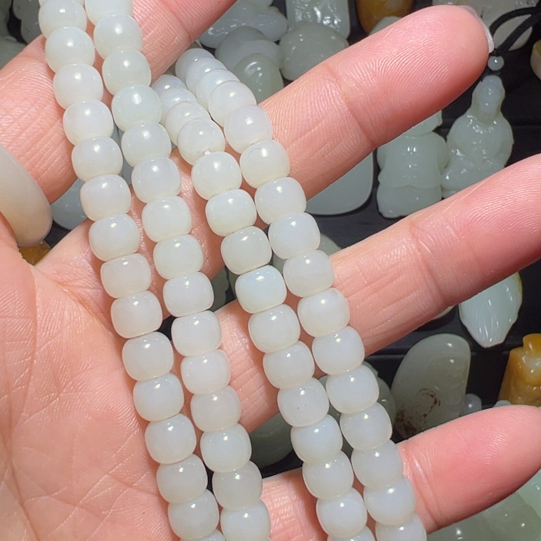 颈饰未镶嵌和田玉扮***虎