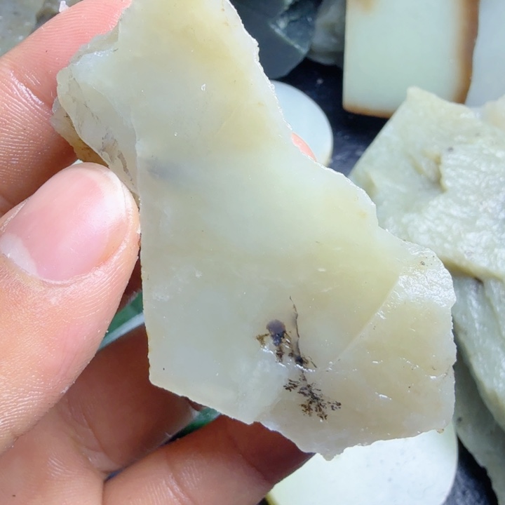 和田玉（糖玉）未镶嵌珠宝奇石