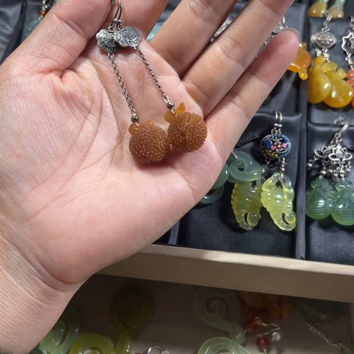 蛇纹石玉耳饰未镶嵌