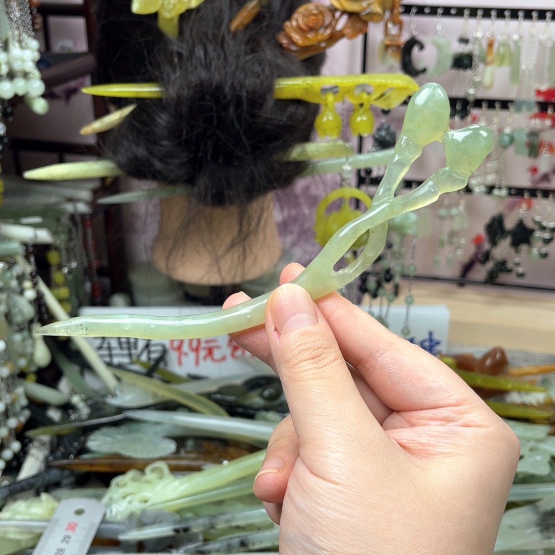 未镶嵌岫玉发饰长度17厘米左右，瑕疵款！