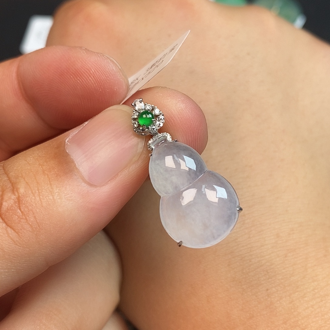 颈饰18K金镶嵌翡翠葫芦