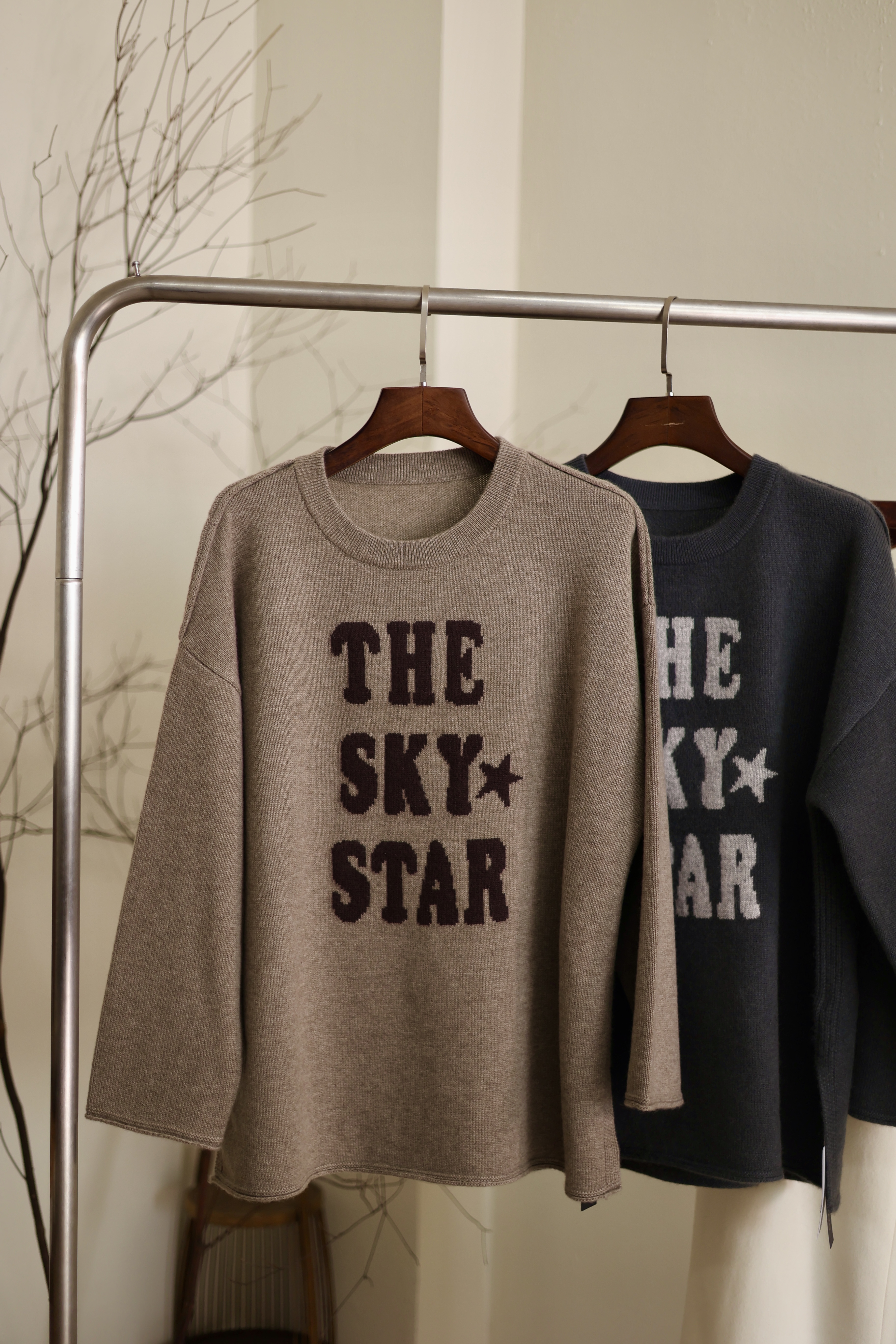 见暖-时尚休闲字母提花圆领羊绒长袖针织衫打底