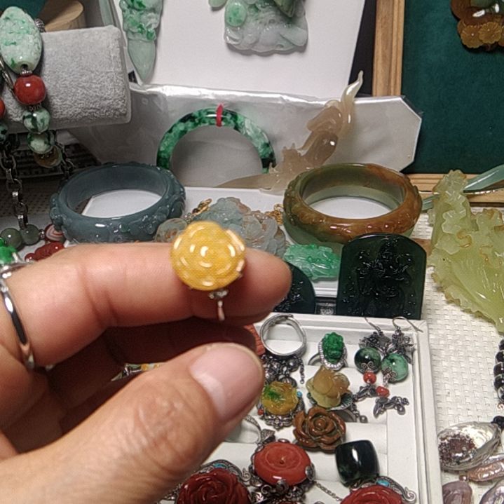 翡翠吊坠(赠链)未镶嵌