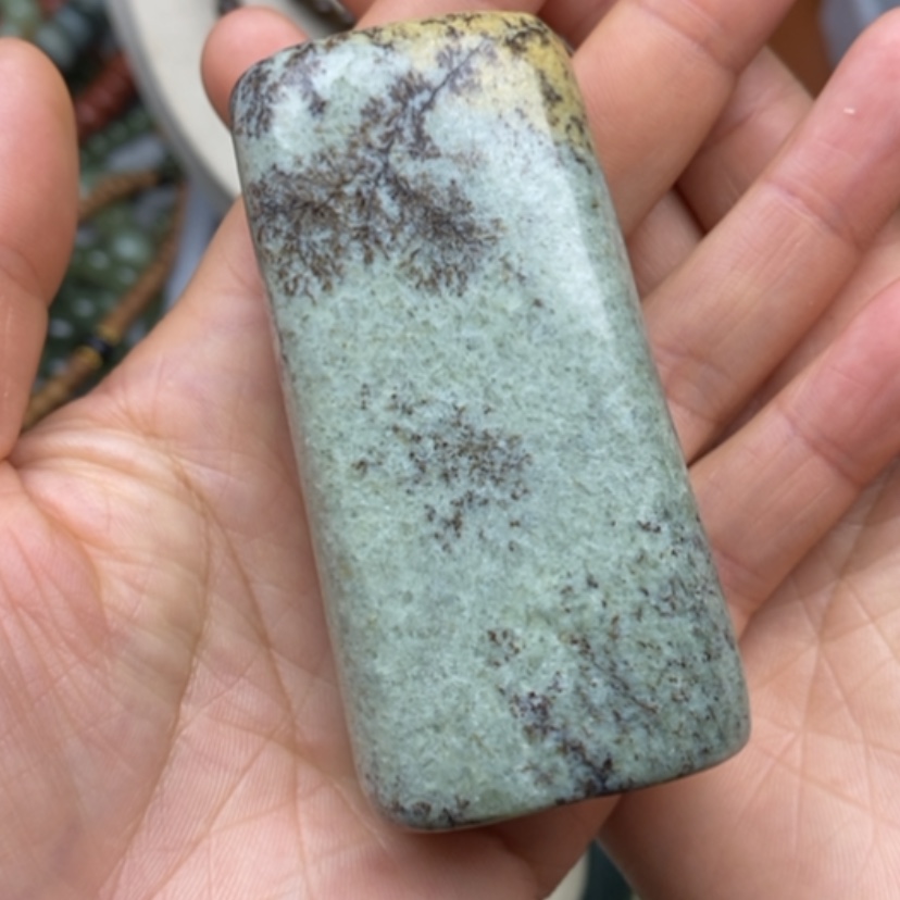 【闪购商品】未镶嵌岫岩河磨玉（透闪石质玉）把件