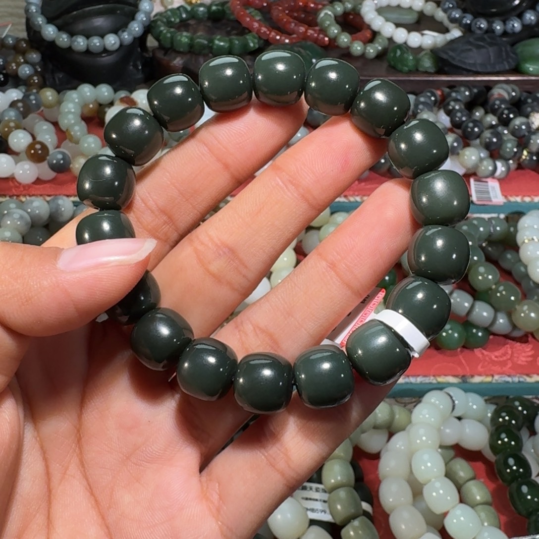 吴***江和田玉未镶嵌手链