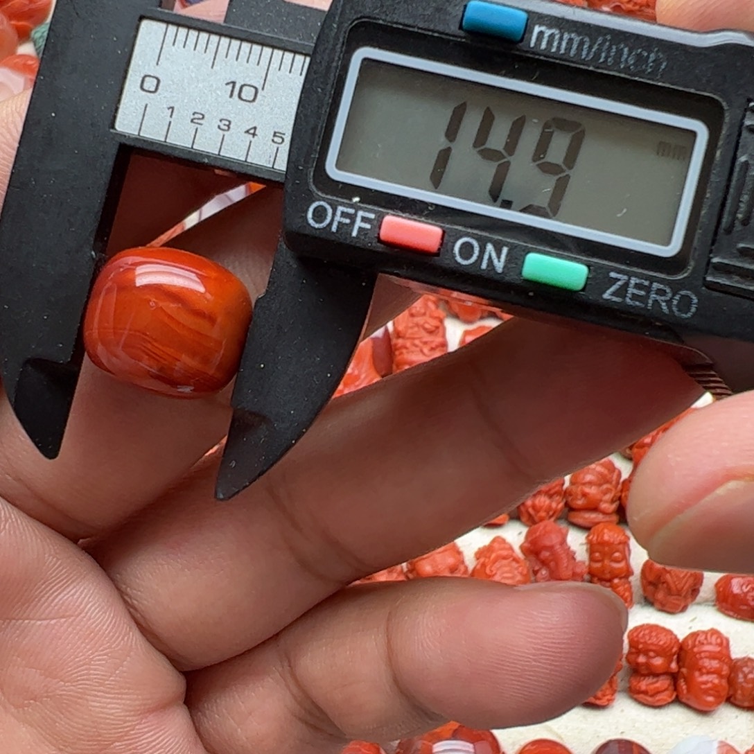 南红玛瑙配饰未镶嵌