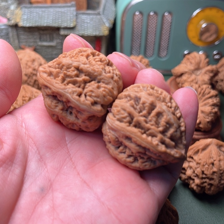 文玩核桃把件留疤游龙粗筋